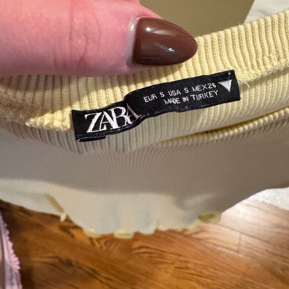 Zara Size Small Yellow - Picture 3 of 3